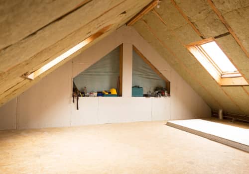 Photographie de l'isolation intérieur des combles d'une maison en construction par JTC Couverture.
