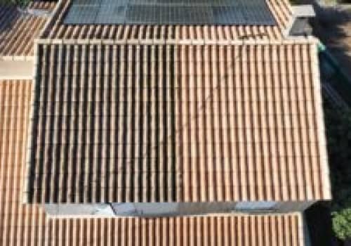 Photographie du toit d'un maison après un chantier de nettoyage réalisé par JTC Couverture.