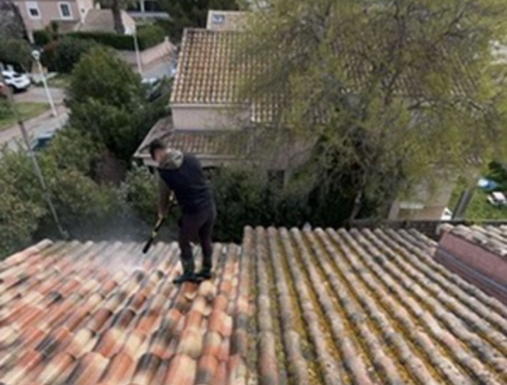 Nettoyage de toiture et traitement hydrofuge à Gigean